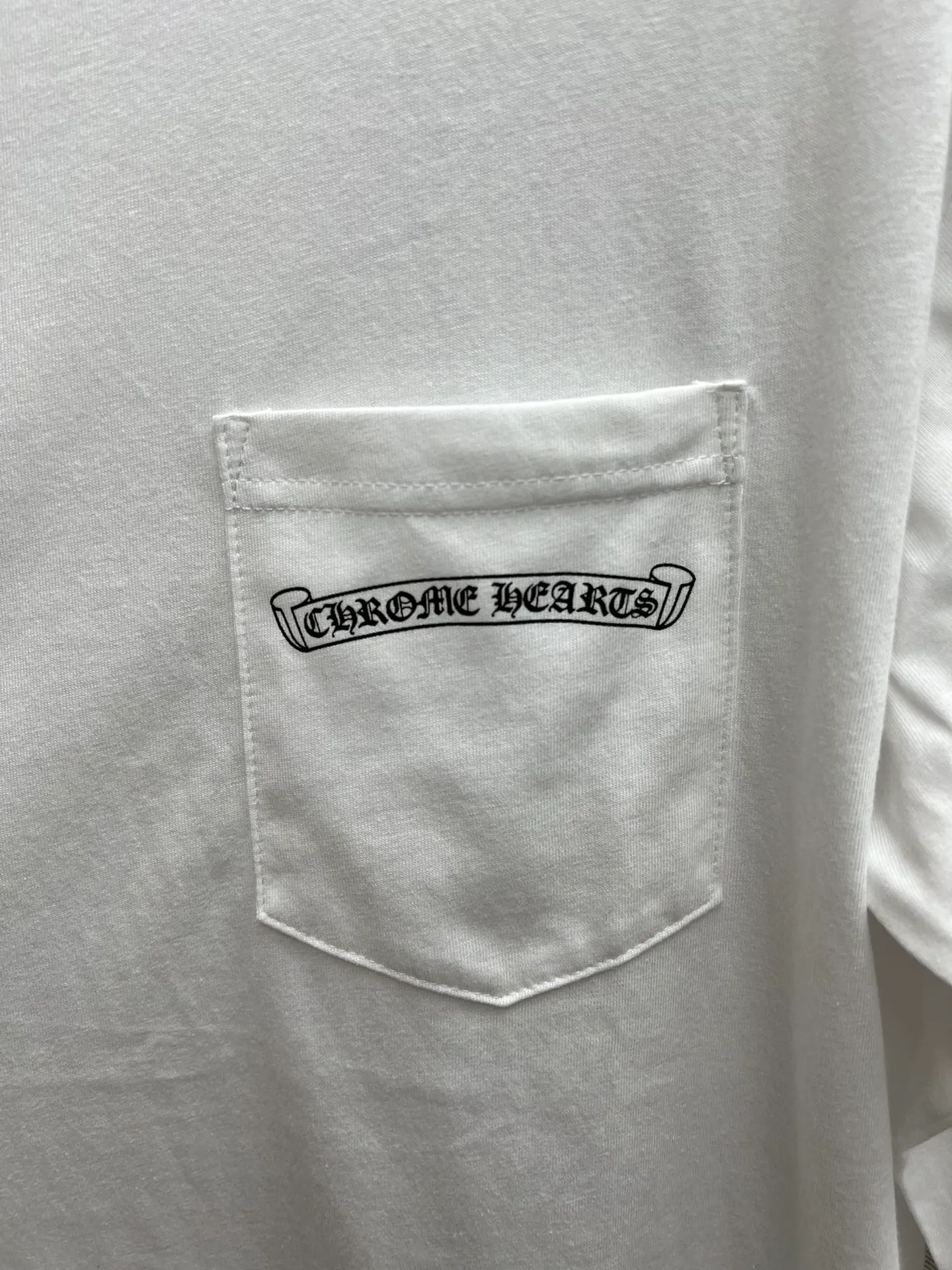 🅿️350 Croix Heart 25SS Graffiti Limited Long Sleeve. The fabric is made of 26-woven 220g cotton. The printing is ink printing. Customized accessories. Code number: S.M.L.